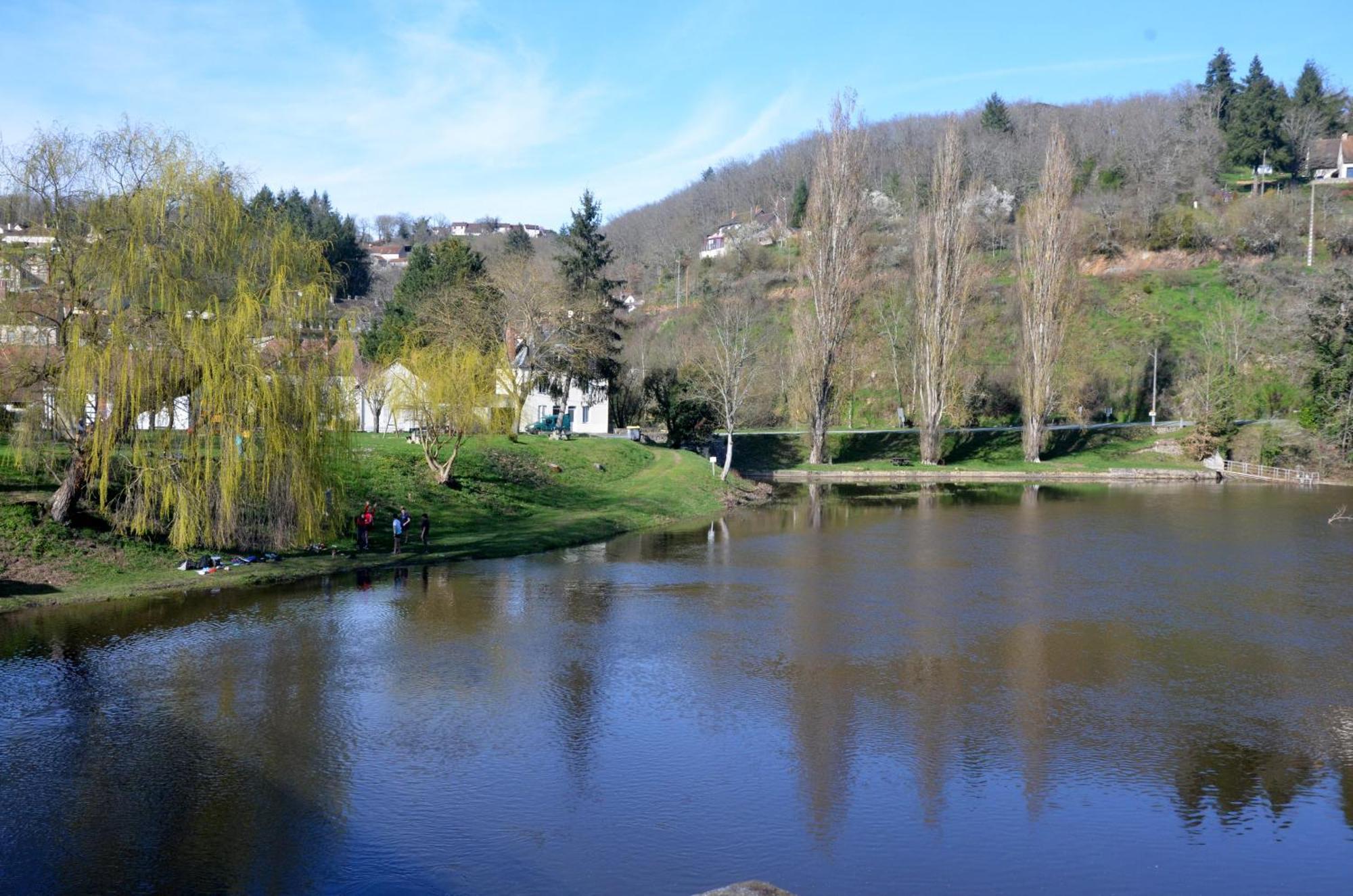 AU BORD DE L'EAU Studio 2 Chambon-sur-Voueize Extérieur photo