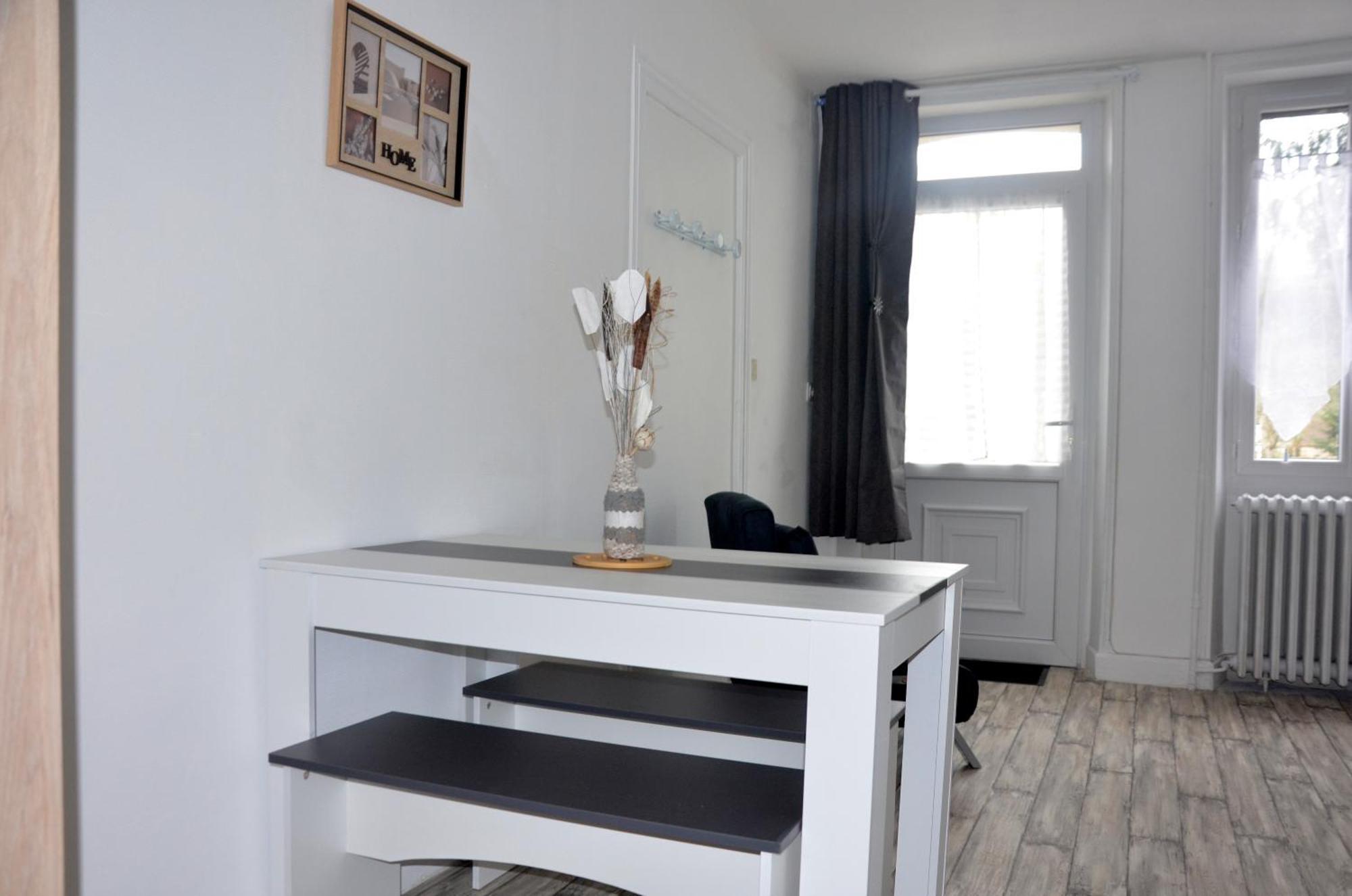 AU BORD DE L'EAU Studio 2 Chambon-sur-Voueize Extérieur photo