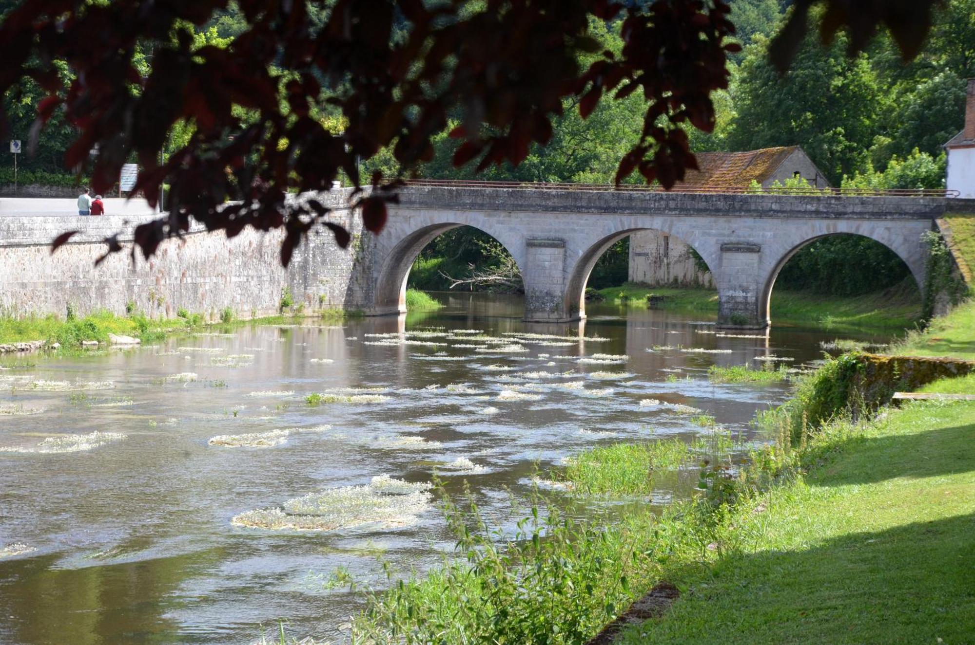 AU BORD DE L'EAU Studio 2 Chambon-sur-Voueize Extérieur photo