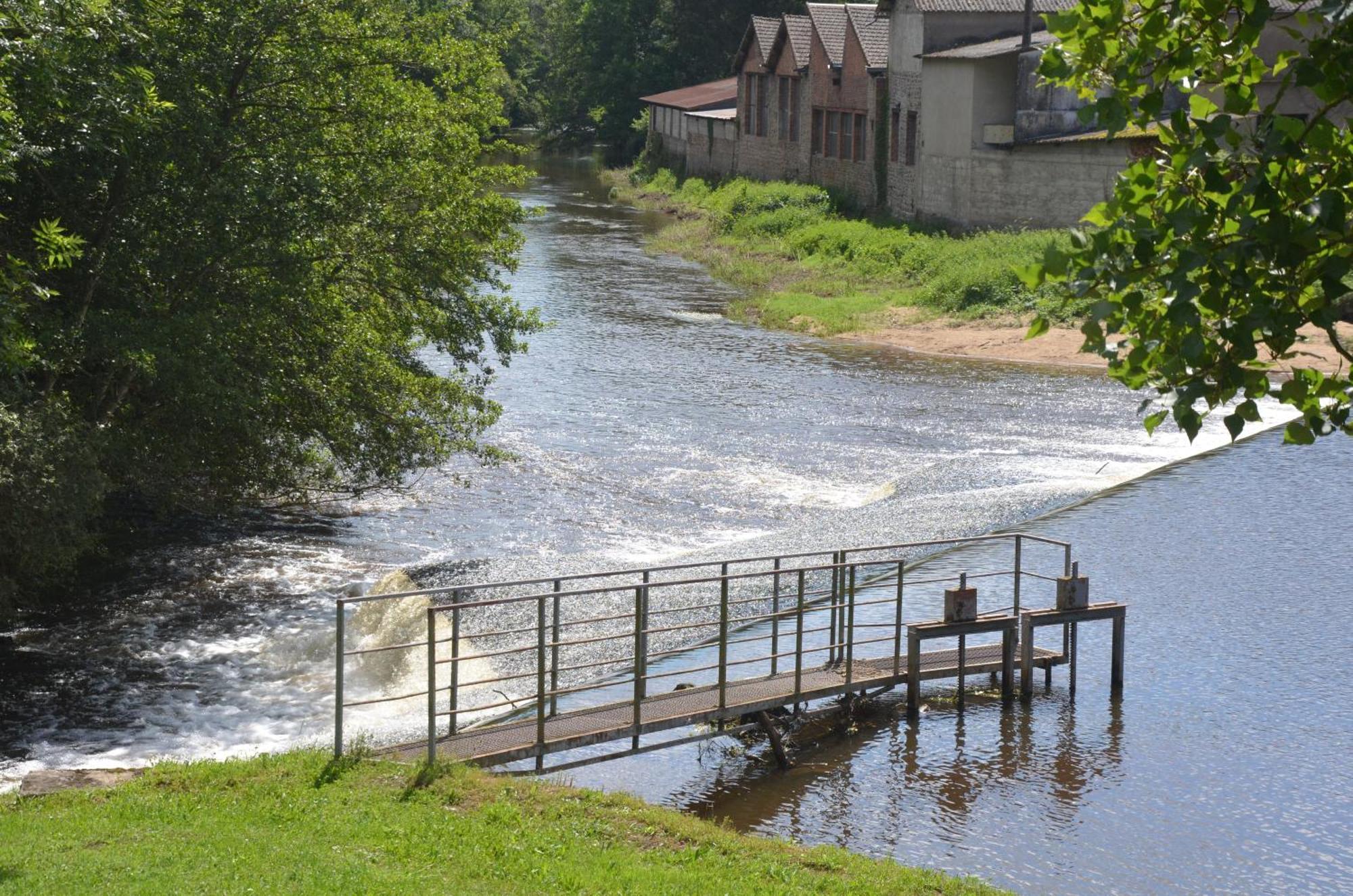 AU BORD DE L'EAU Studio 2 Chambon-sur-Voueize Extérieur photo